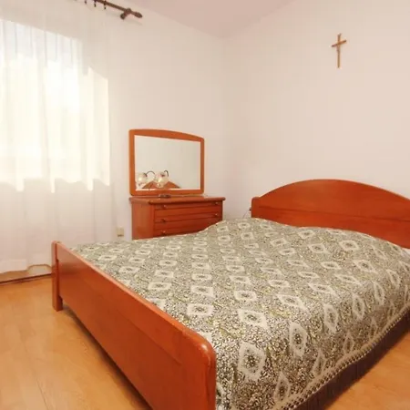 Apartments With A Parking Space Mali Losinj